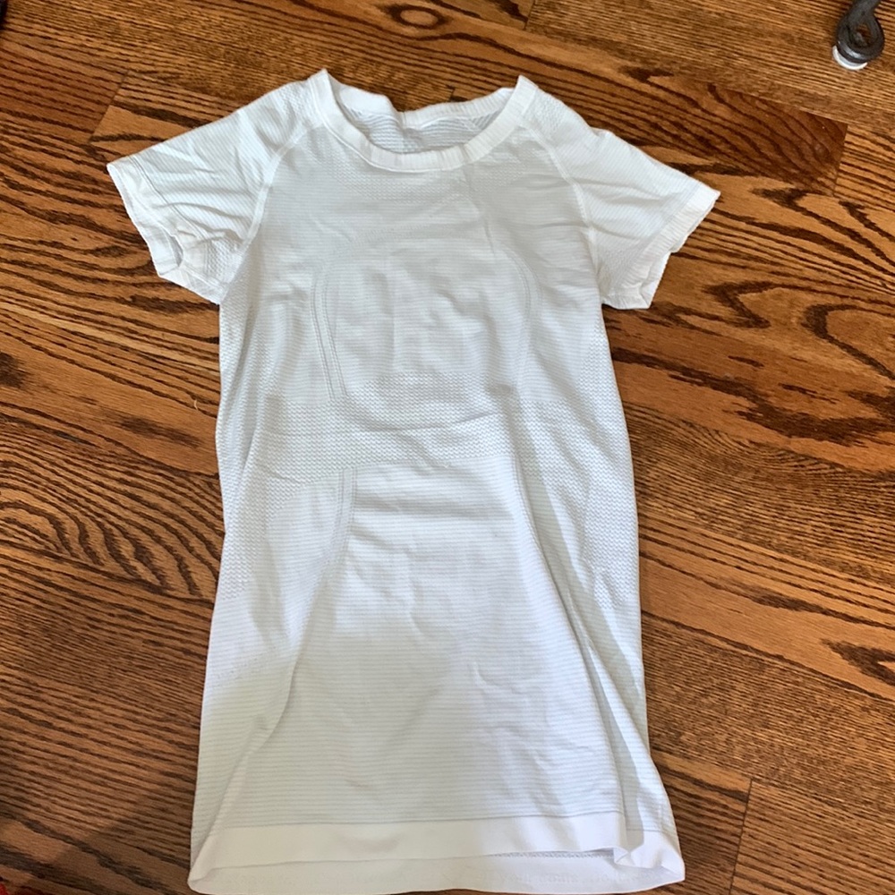 Lululemon workout shirt